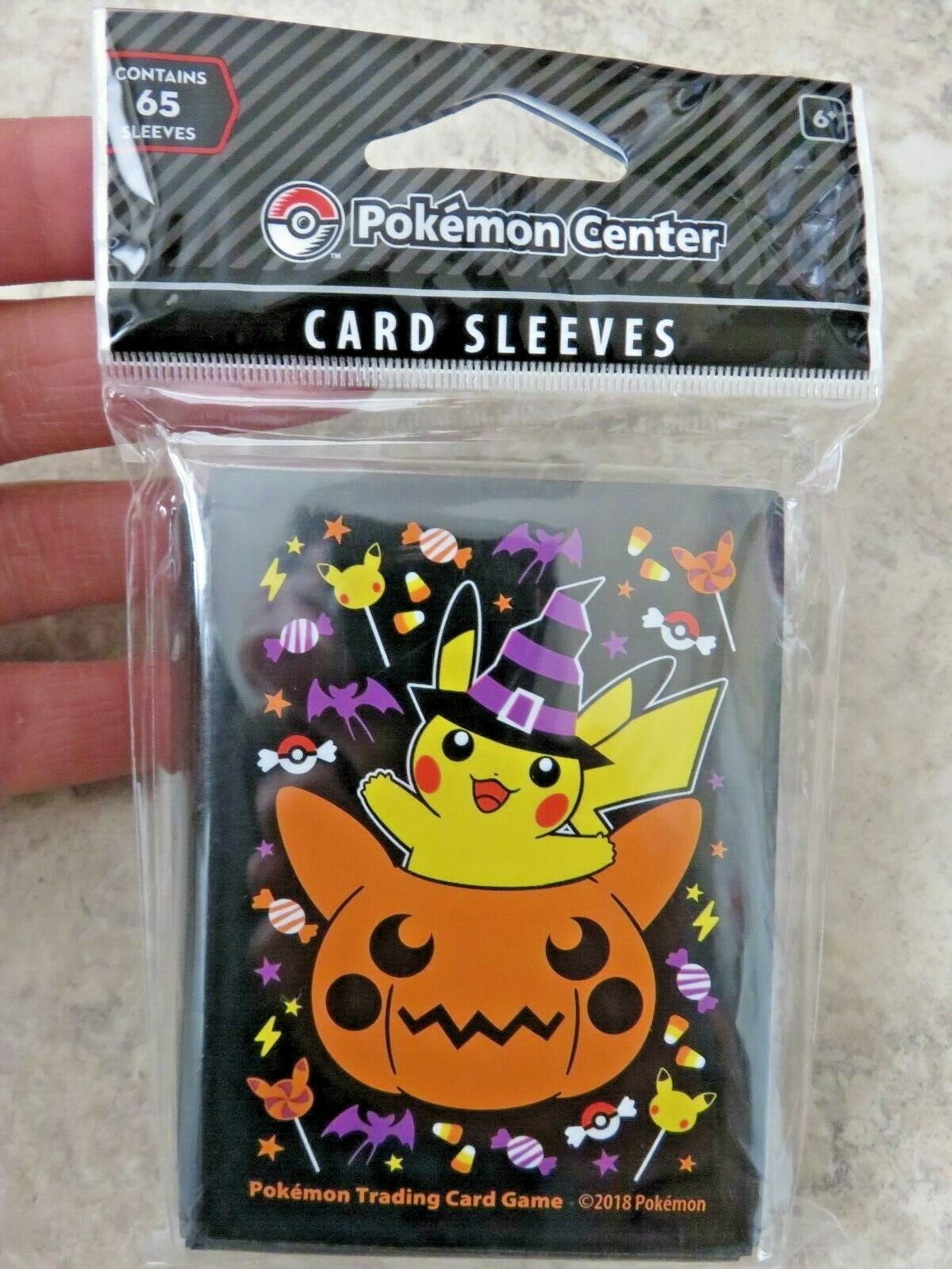 (65) Pieces Pumpkin pikachu Halloween Pokemon Card Sleeve Deck Shield  Rare 2018